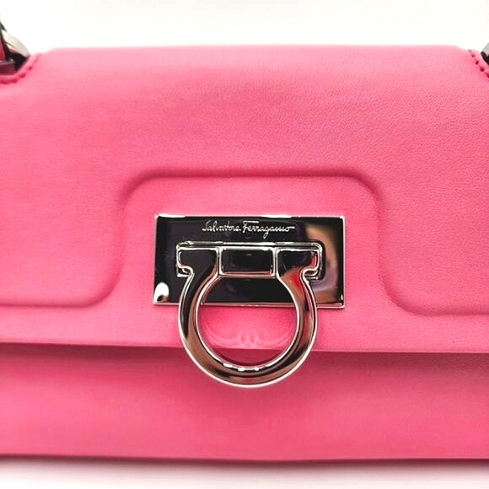 SALVATORE FERRAGAMO NWOT - Picture 4 of 16